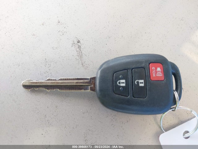 Toyota RAV4 LE 2015 JTMZFREV1FJ056305 Image 11