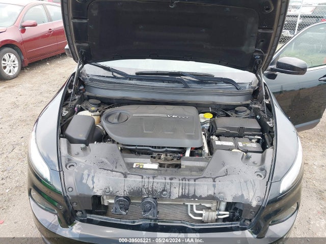 1C4PJLLX8JD524268 Jeep Cherokee Latitude Plus Fwd