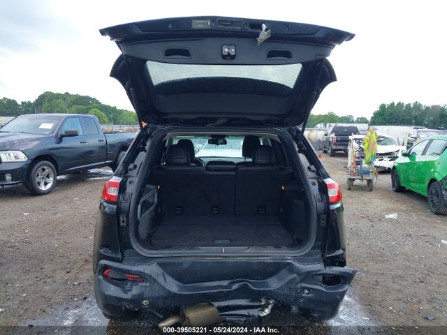 1C4PJLLX8JD524268 Jeep Cherokee Latitude Plus Fwd