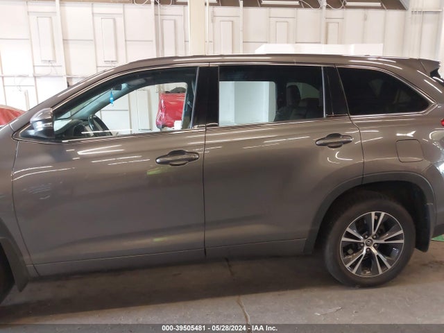 Toyota Highlander Le Plus 2017 5TDBZRFH0HS388405 Image 14