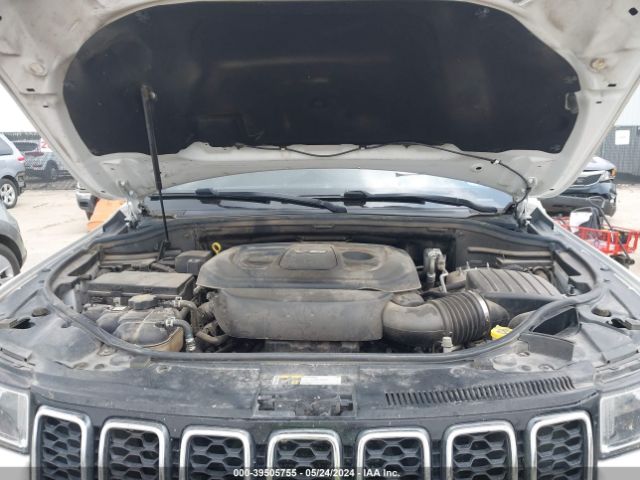 1C4RJEAG4JC368632 Jeep Grand Cherokee Laredo E 4x2