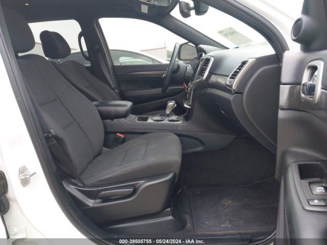 1C4RJEAG4JC368632 Jeep Grand Cherokee Laredo E 4x2