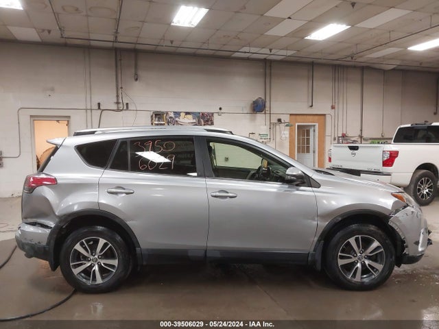 Toyota Rav4 Xle 2018 JTMRFREVXJD245669 Image 13