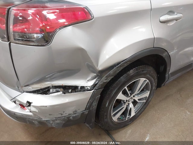 Toyota Rav4 Xle 2018 JTMRFREVXJD245669 Image 17