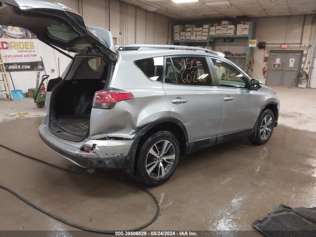 Toyota Rav4 Xle 2018 JTMRFREVXJD245669 Image 4