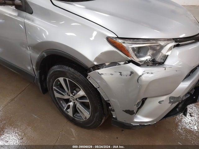 Toyota Rav4 Xle 2018 JTMRFREVXJD245669 Image 6