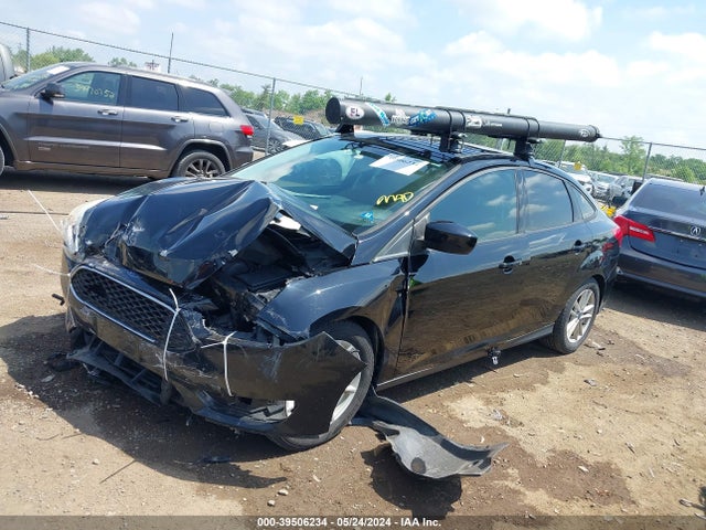 Ford FOCUS SE 2018 1FADP3FE8JL331822 Image 2