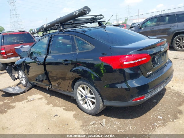 Ford FOCUS SE 2018 1FADP3FE8JL331822 Image 3