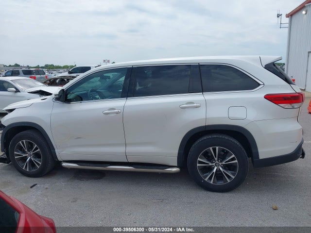 Toyota Highlander Le 2018 5TDZARFH6JS038191 Image 15