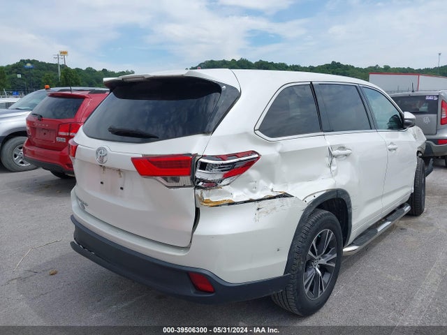 Toyota Highlander Le 2018 5TDZARFH6JS038191 Image 19