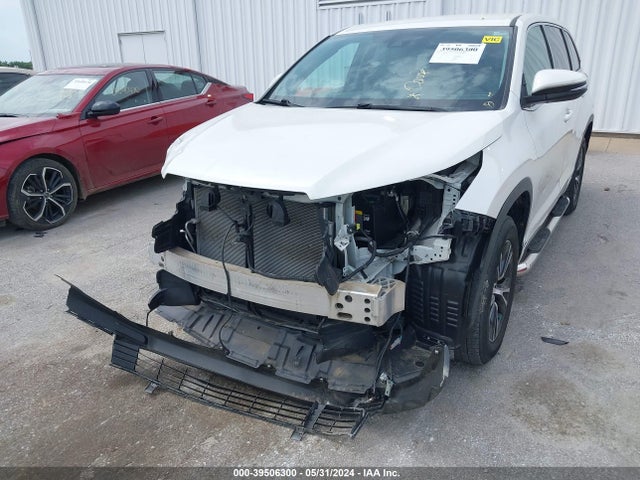 Toyota Highlander Le 2018 5TDZARFH6JS038191 Image 22