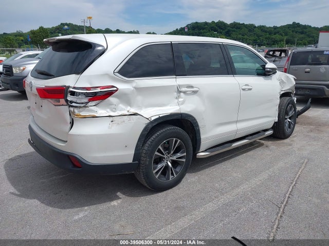 Toyota Highlander Le 2018 5TDZARFH6JS038191 Image 4
