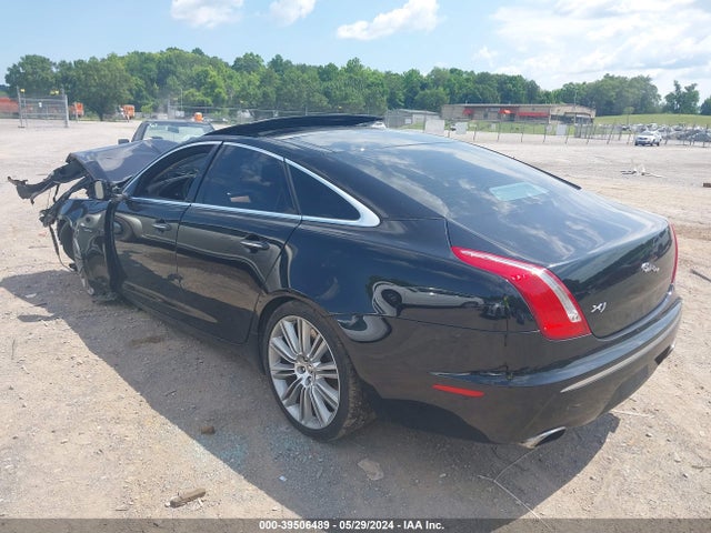 2011 JAGUAR XJ SAJWA1GEXBMV02624 Photo 2