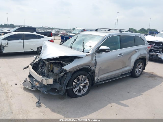 Toyota Highlander Xle V6 2014 5TDKKRFH3ES017111 Image 2