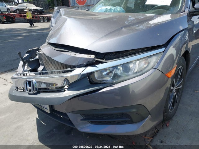 Honda Civic Lx 2018 2HGFC2F54JH601930 Image 17