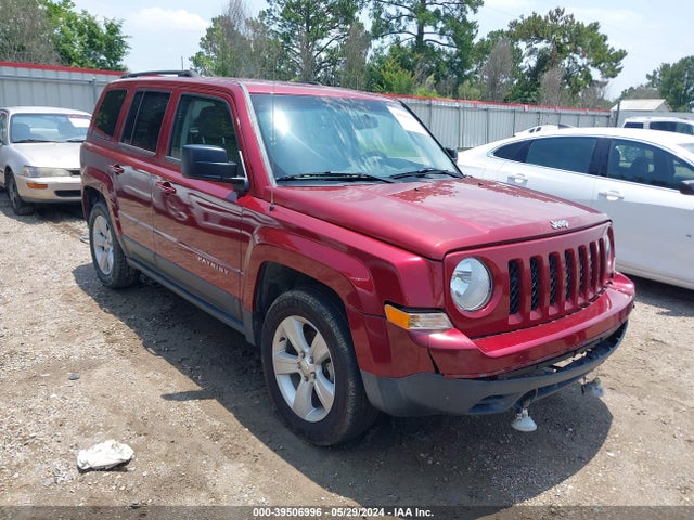 2015 1C4NJPBB0FD185971 main image