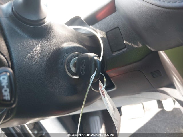 Toyota RAV4 LE 2016 JTMZFREV7GJ084420 Image 11