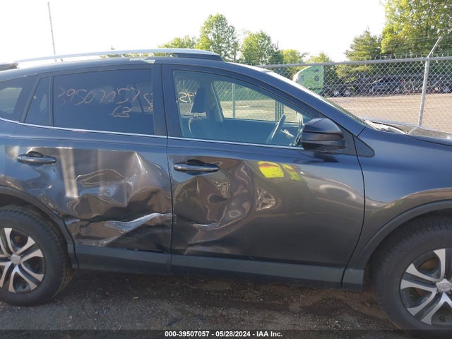 Toyota RAV4 LE 2016 JTMZFREV7GJ084420 Image 13