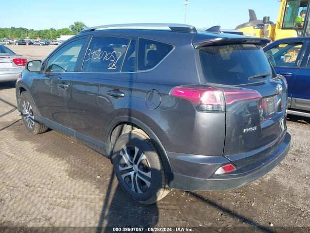 Toyota RAV4 LE 2016 JTMZFREV7GJ084420 Image 3