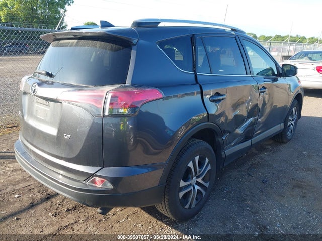 Toyota RAV4 LE 2016 JTMZFREV7GJ084420 Image 4