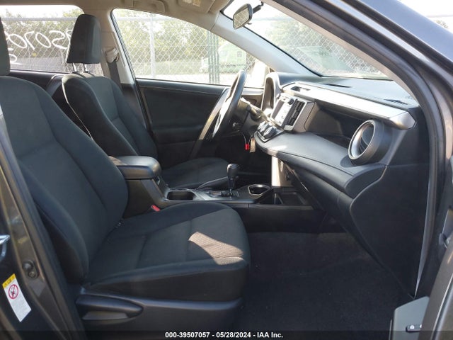 Toyota RAV4 LE 2016 JTMZFREV7GJ084420 Image 5
