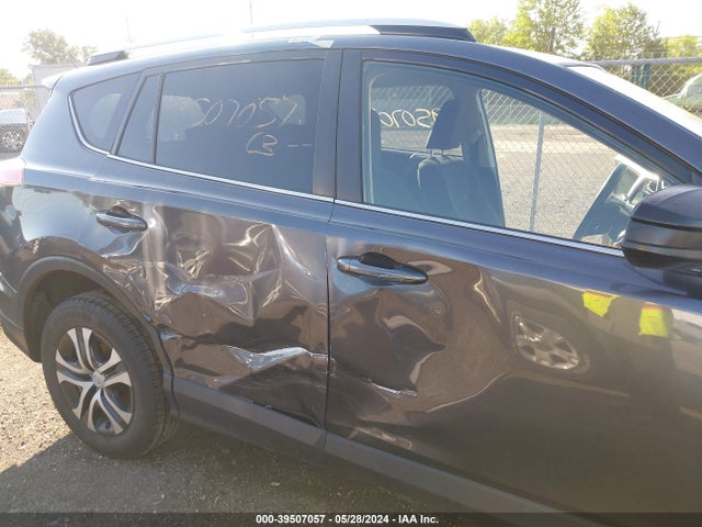 Toyota RAV4 LE 2016 JTMZFREV7GJ084420 Image 6