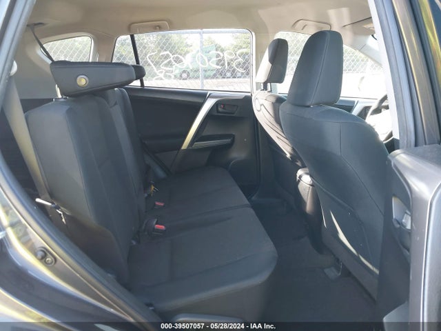 Toyota RAV4 LE 2016 JTMZFREV7GJ084420 Image 8