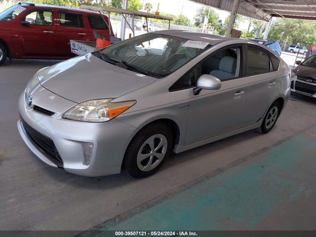 Toyota Prius Three 2015 JTDKN3DU6F0447899 Image 2