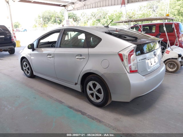 Toyota Prius Three 2015 JTDKN3DU6F0447899 Image 3