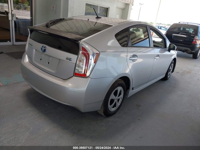 Toyota Prius Three 2015 JTDKN3DU6F0447899 Image 4