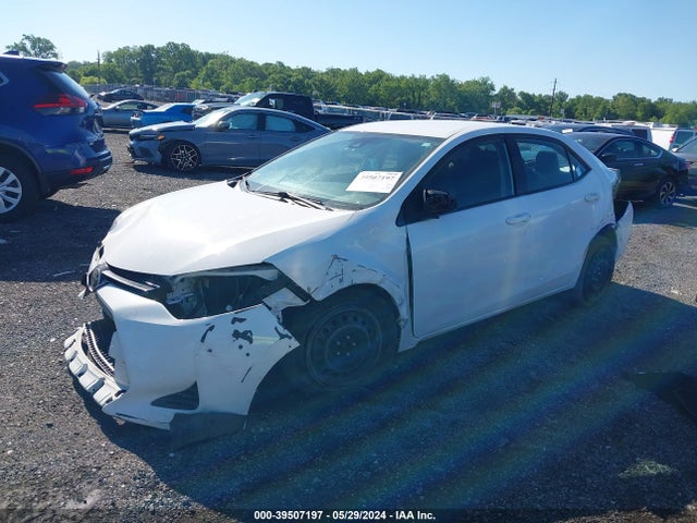 Toyota COROLLA LE 2018 2T1BURHE9JC066491 Image 2