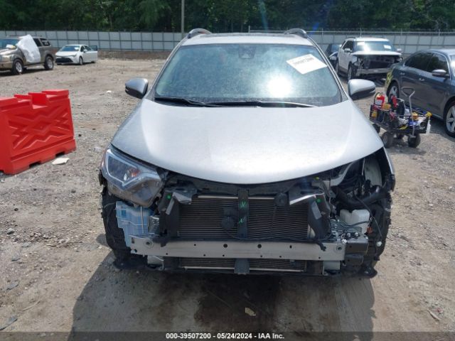 JTMWFREVXJJ208707 Toyota Rav4 Xle