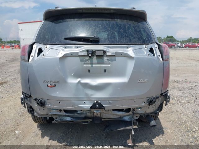 JTMWFREVXJJ208707 Toyota Rav4 Xle
