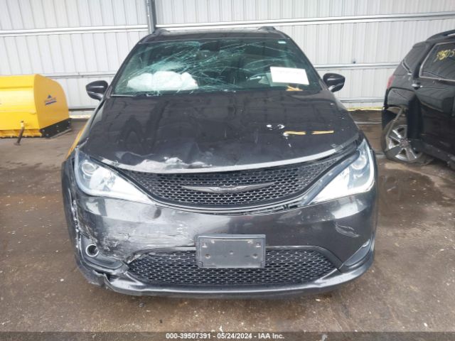 2C4RC1GGXJR157100 Chrysler Pacifica Limited