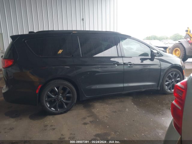 2C4RC1GGXJR157100 Chrysler Pacifica Limited