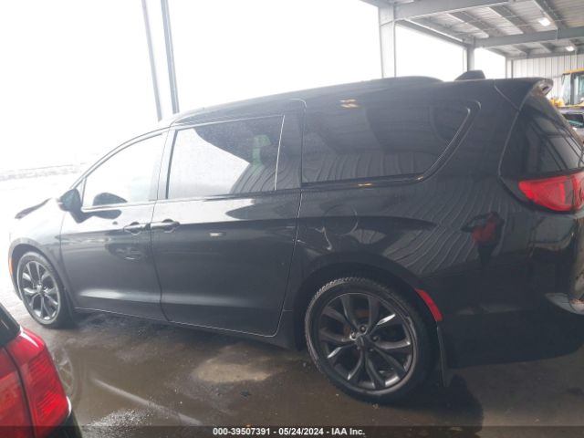 2C4RC1GGXJR157100 Chrysler Pacifica Limited