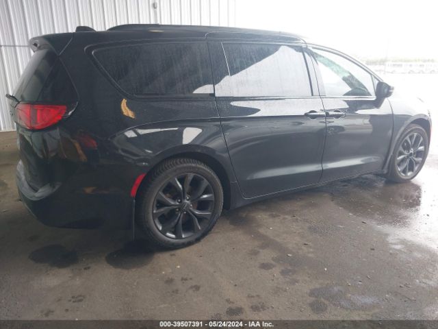 2C4RC1GGXJR157100 Chrysler Pacifica Limited