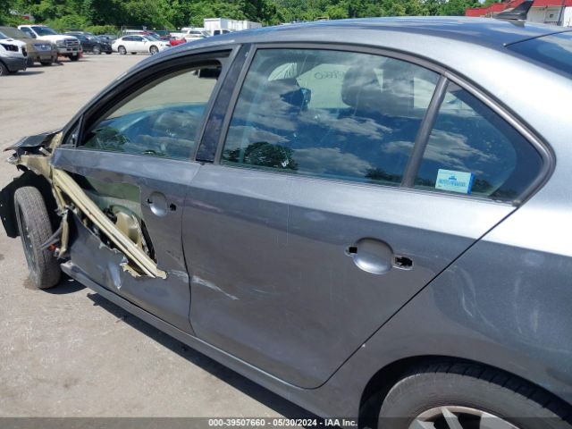 3VWD17AJXFM300341 Volkswagen Jetta 1.8t Se