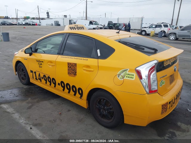 Toyota Prius Two 2015 JTDKN3DU3F0471917 Image 3