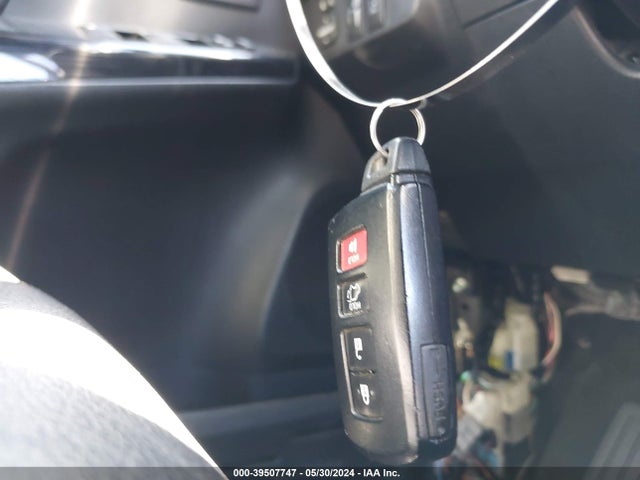 Toyota Rav4 Limited 2018 JTMDFREV6JJ217587 Image 11