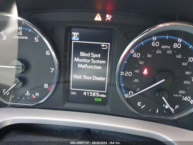 Toyota Rav4 Limited 2018 JTMDFREV6JJ217587 Image 15
