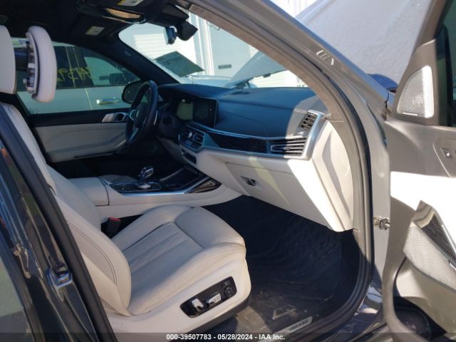 2021 BMW X7 5UXCX6C07M9F88585 Photo 4