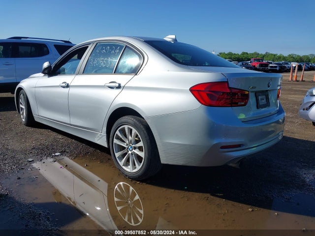 BMW 320i Xdrive 2016 WBA8E5G54GNU19966 Image 3