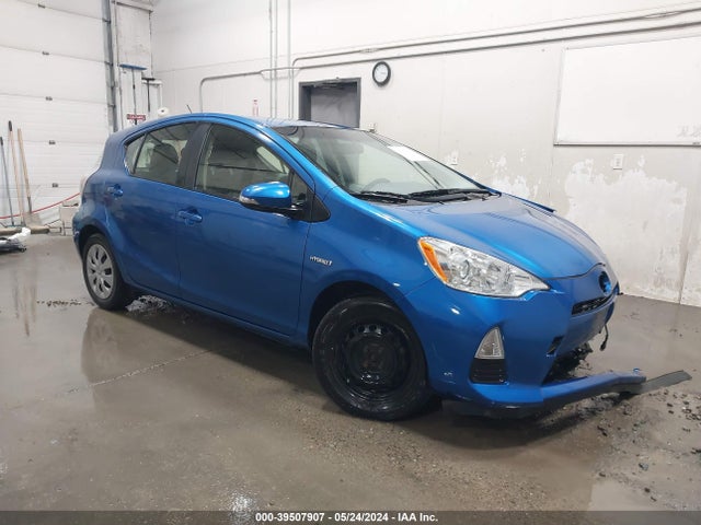 Toyota Prius C Two 2014 JTDKDTB39E1570196 main image