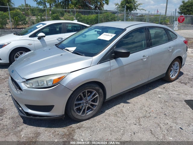 Ford FOCUS SE 2018 1FADP3F28JL327615 Image 2