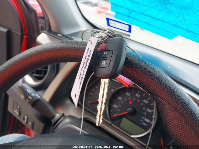 Toyota RAV4 LE 2015 JTMZFREV1FJ045983 Image 11