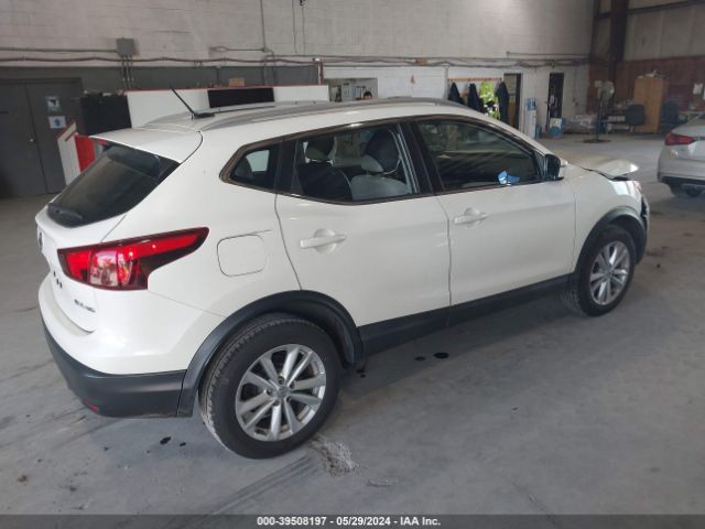 JN1BJ1CR2JW252792 Nissan Rogue Sport Sv