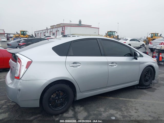 Toyota Prius Two 2015 JTDKN3DU2F0468930 Image 13