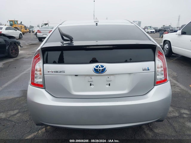 Toyota Prius Two 2015 JTDKN3DU2F0468930 Image 16