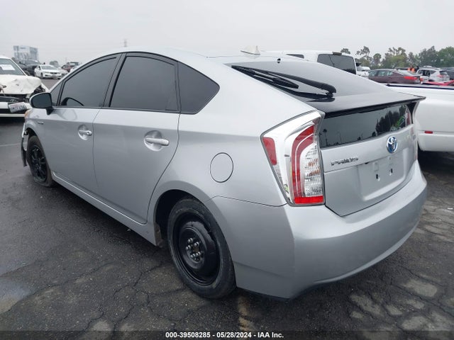 Toyota Prius Two 2015 JTDKN3DU2F0468930 Image 3